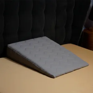 Perna ortopedica husa matlasata inclinata pentru somn gri